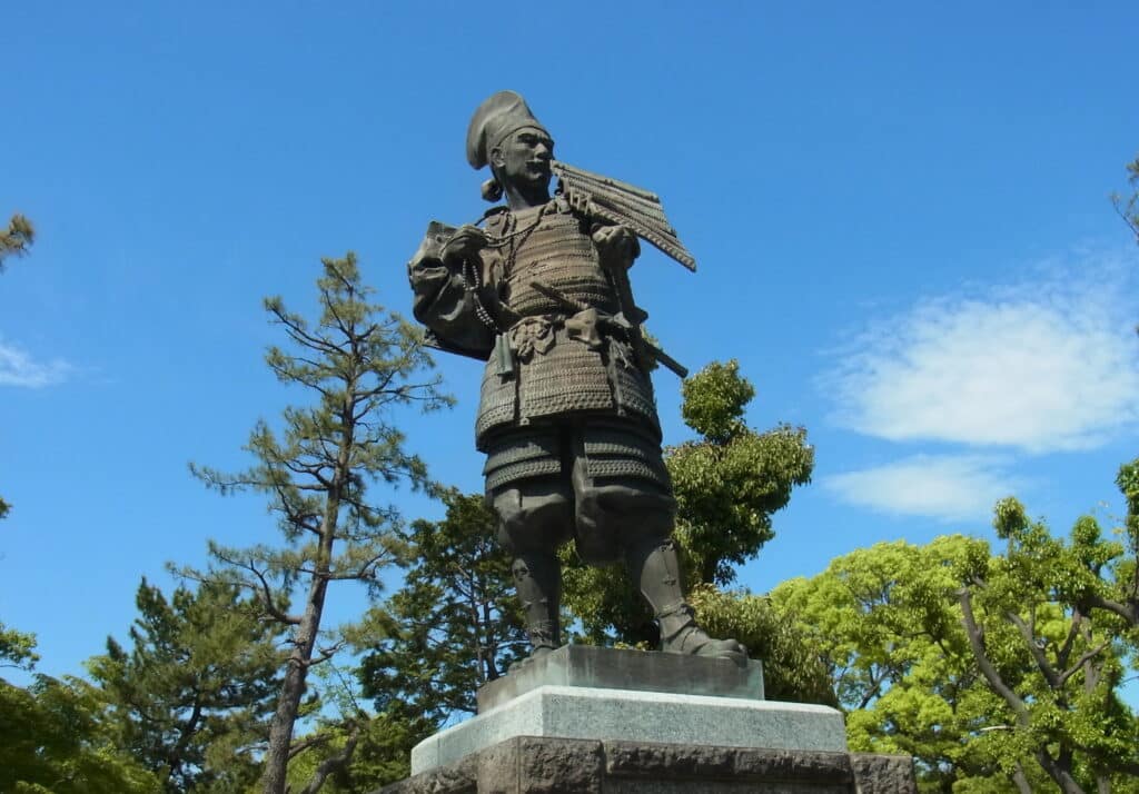 a statue of oda nobunaga